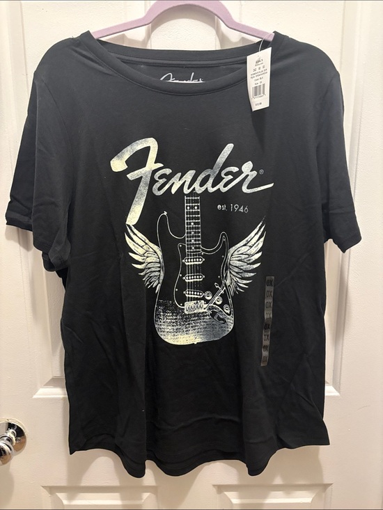 Fender Tops - Fender Black Graphic Guitar Tee with Metallic Print (Plus size)